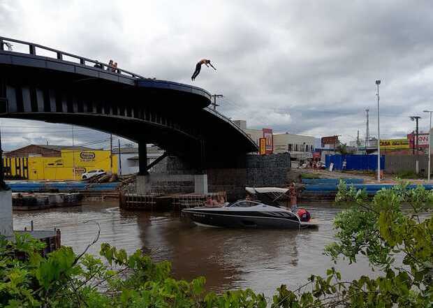 Samba-Enredo: Obra da ponte sobre o Rio Piçarras deve ficar pronta só depois do Carnaval