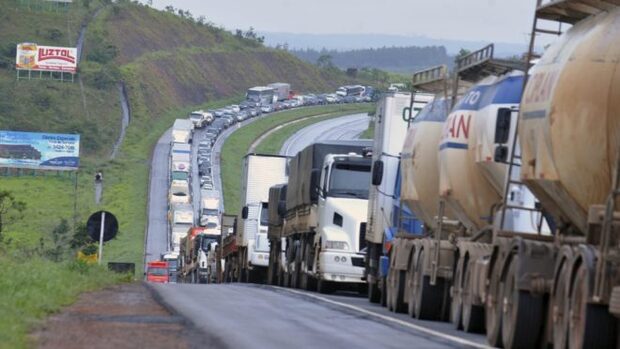Caminhoneiros de todo Brasil se mobilizam por greve em fevereiro
