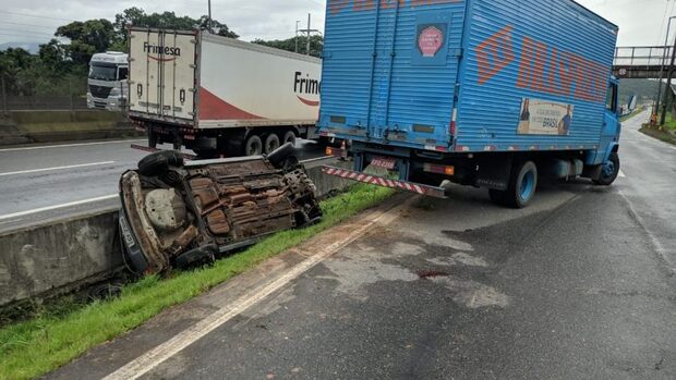Joinville: Acidente na Marginal da BR-101 deixa mulher gravemente ferida