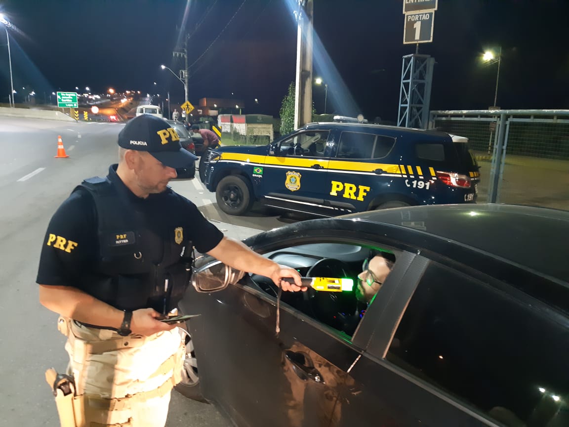 NO BAFO: PRF FLAGRA 199 MOTORISTAS NO TESTE DO BAFÔMETRO NO FINAL DE SEMANA