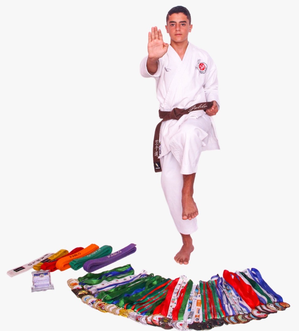 MEDALHA!! MEDALHA!!: CARATECA DE PENHA COMEMORA ÓTIMA PERFORMANCE EM 2019