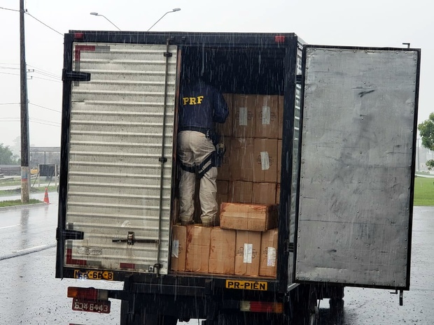 Na BR-280: PRF apreende cigarros contrabandeados em Jaraguá do Sul