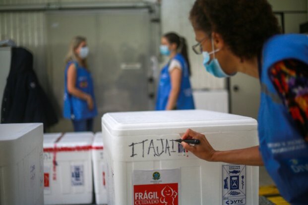 Boletim Coronavírus: Santa Catarina inicia distribuição de 71 mil doses de CoronaVac para centrais regionais