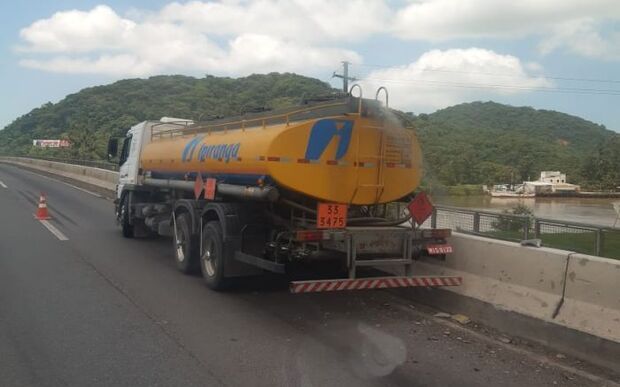 Na BR-101: Acidente na ponte sobre o rio Itajaí-Açu no quilômetro 111 provoca congestionamento no sentido Norte de SC