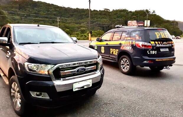 PRF recupera veículo horas depois de ser roubado na BR 101 em Itapema