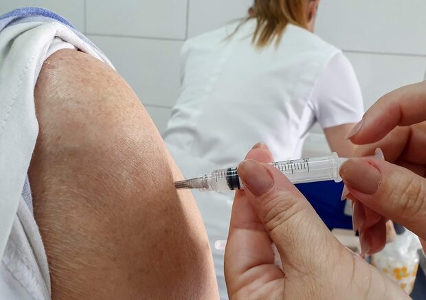 Boletim Coronavírus: Balneário Piçarras começa a vacinar idosos acima de 90 anos
