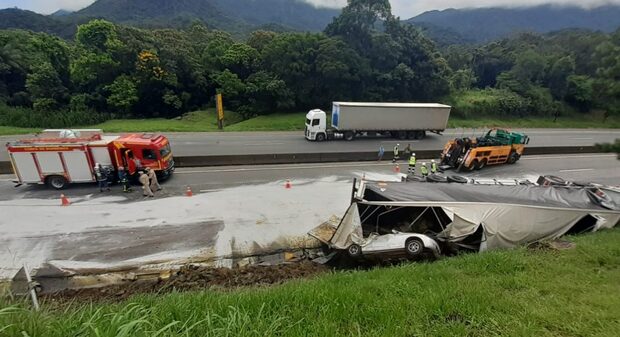 Tudo Parado: Acidente em Guaratuba interdita 18 km da BR-376 sentido Santa Catarina