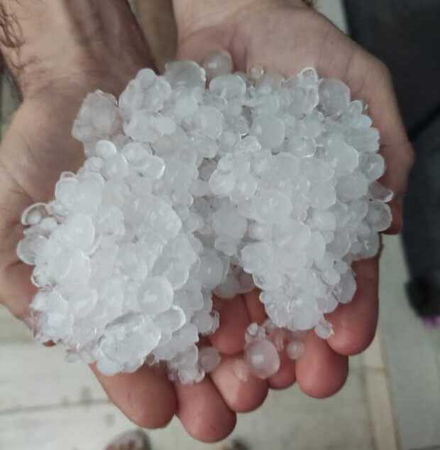 Pedrada: Chuva de granizo é registrada em Joinville na tarde deste domingo