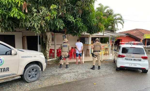 Na Variante: Homem é preso vendendo drogas em bar localizado às margens da SC-414 em Balneário Piçarras