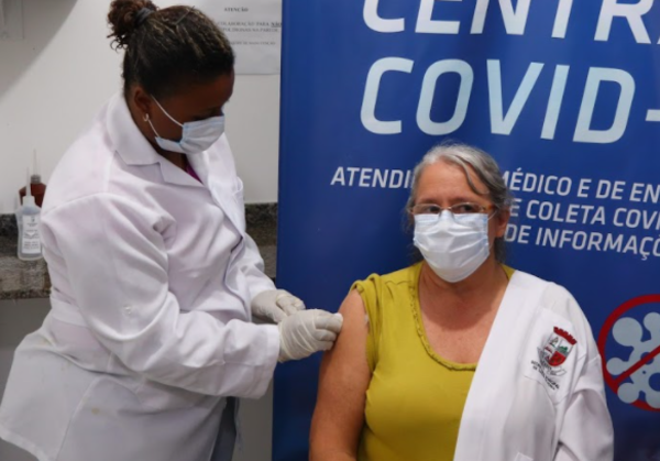 Penha inicia segunda dose da vacina do Butantan aos servidores da linha de frente do combate à pandemia