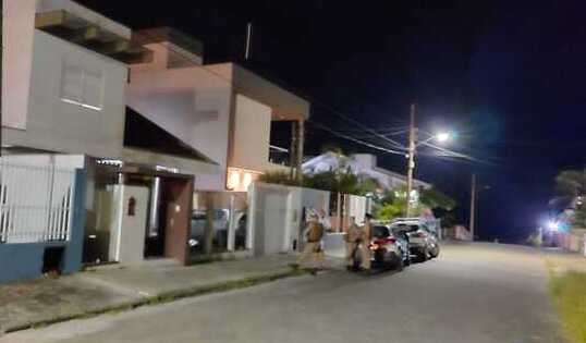 No Tabuleiro: Homem é executado com cinco tiros em Barra Velha