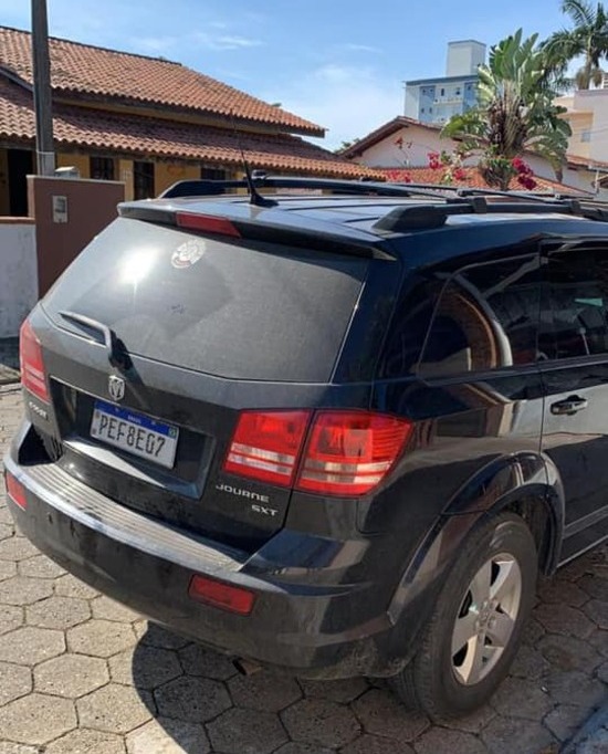 Barra Velha: Trio assalta restaurante no bairro Itajuba e leva um veículo Dodge Journe do proprietário