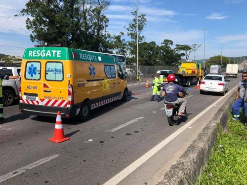 ACIDENTE FATAL: HOMEM MORRE ATROPELADO POR CAMINHÃO NA BR-101 EM BALNEÁRIO CAMBORIÚ