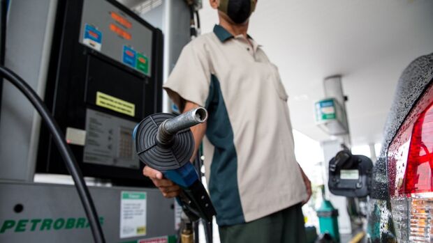 Virou Rotina: Preço da gasolina pode chegar a 6 reais o litro em Santa Catarina