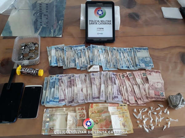 Barra Velha: Trio é flagrado com crack e maconha no bairro São Cristóvão