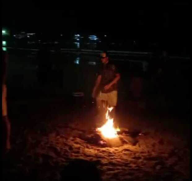 Teimosia na madrugada: Cerca de 50 pessoas promovem e participam de luau na praia de São Miguel, em Penha