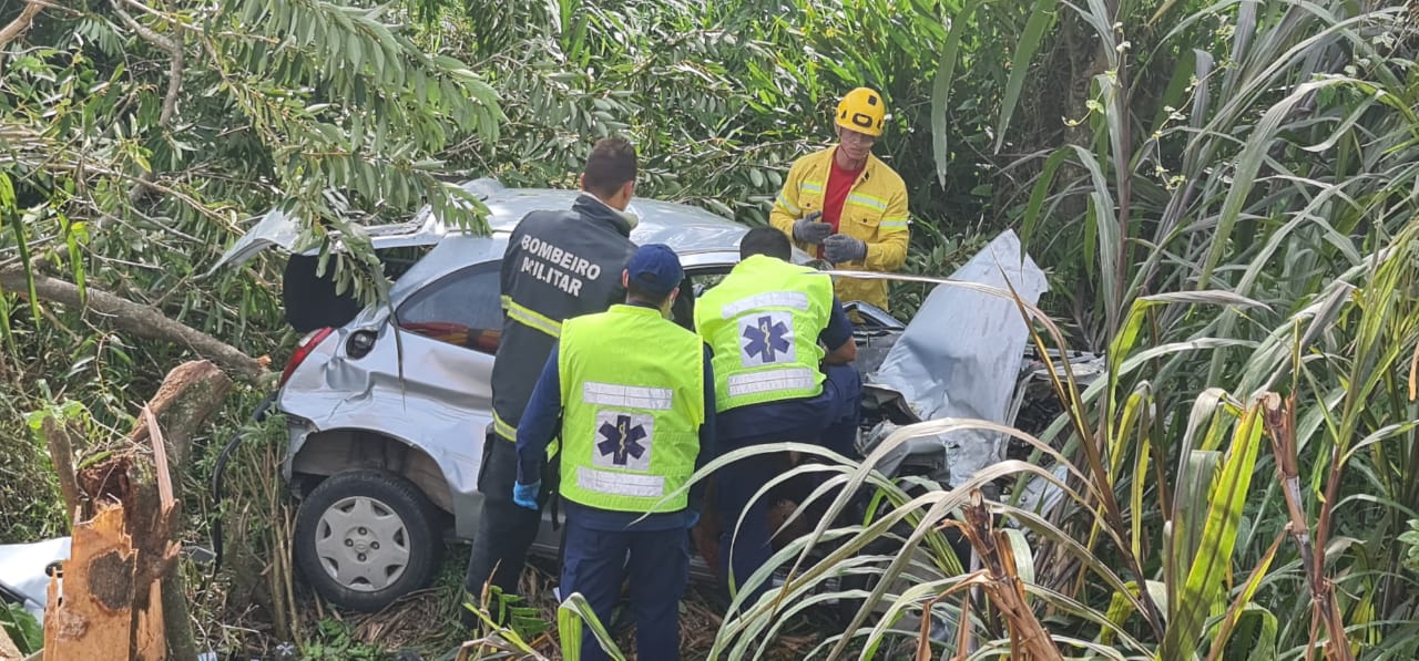 Penha: Duas pessoas morrem em capotamento na rodovia Transbeto