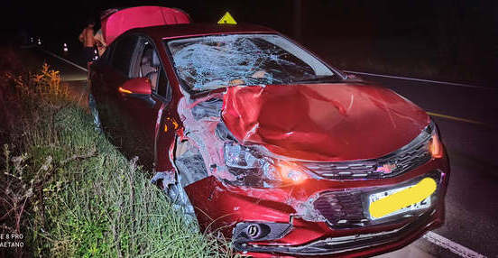 São João do Itaperiú: Acidente entre uma Cruze e moto deixa passageira com fratura exposta