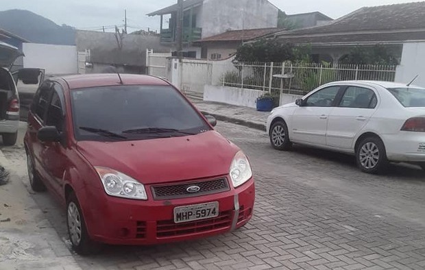 Balneário Piçarras: Assaltante rende motorista e leva Ford Fiesta e celular da vítima