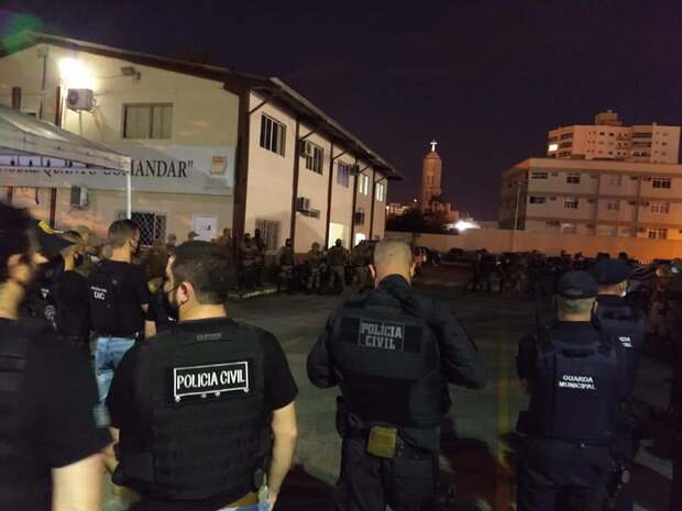 Operação Varredura: Polícia cumpre 25 mandados e apreende drogas e faz prisões em Itajaí