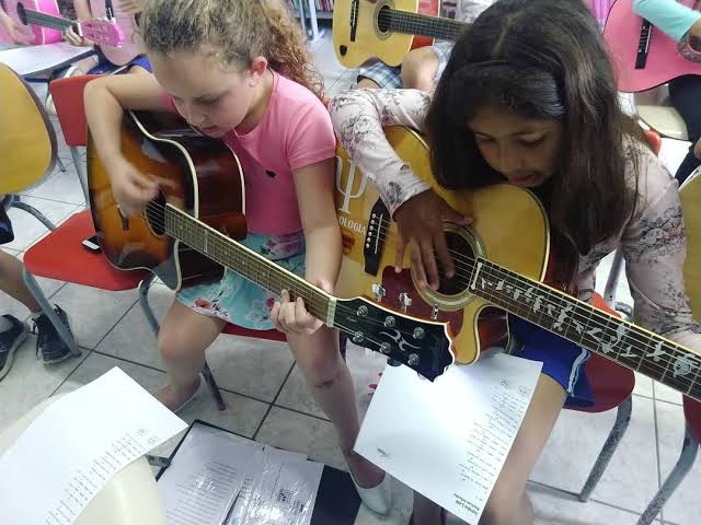 NA PRAÇA DO BOI: ALUNOS DO PROJETO MUSICAR DE PENHA SE APRESENTAM NESTE SÁBADO NA FEIRINHA DA ECOVIDA