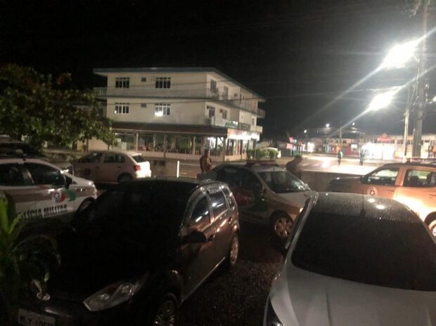 Garuva: Momentos de terror durante assalto com arma na cabeça de menina de 8 anos e ameaça de cortar os dedos da criança