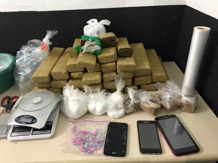 NA BETONEIRA: PM APREENDE CERCA DE 25 QUILOS DE MACONHA NO BAIRRO MACHADOS EM NAVEGANTES