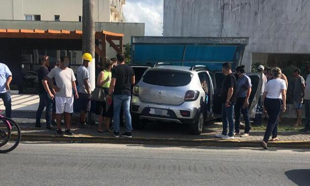 Tiroteio e perseguição acaba na morte de um homem na praia de Perequê em Porto Belo