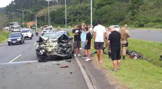 Penha: Motociclista morre em acidente na Transbeto ao bater de frente com Ford Focus na manhã de hoje