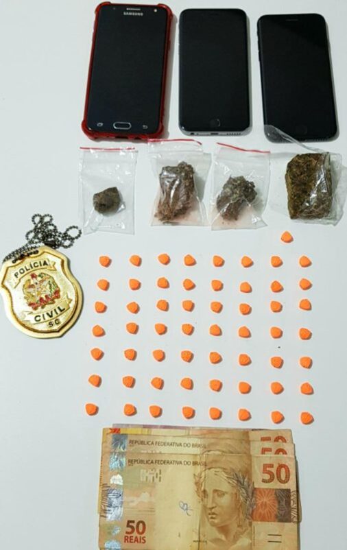 Barra Velha: Jovem que fazia ‘disque-entrega’ de drogas é preso no Centro da cidade