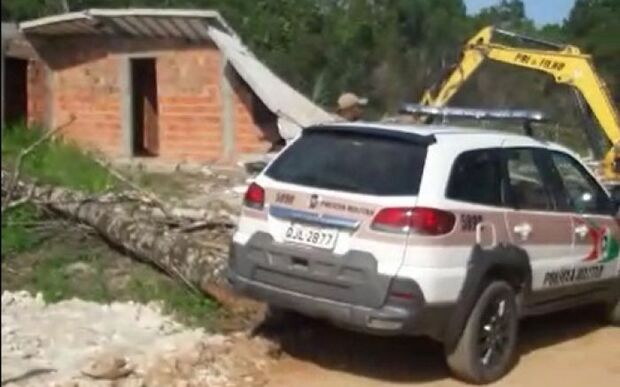 Balneário Piçarras: Justiça manda demolir três casas no bairro Itacolomi