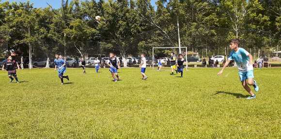 Apagando as velinhas: Escolinha Anjos do Futebol de Penha completa oito anos de existência