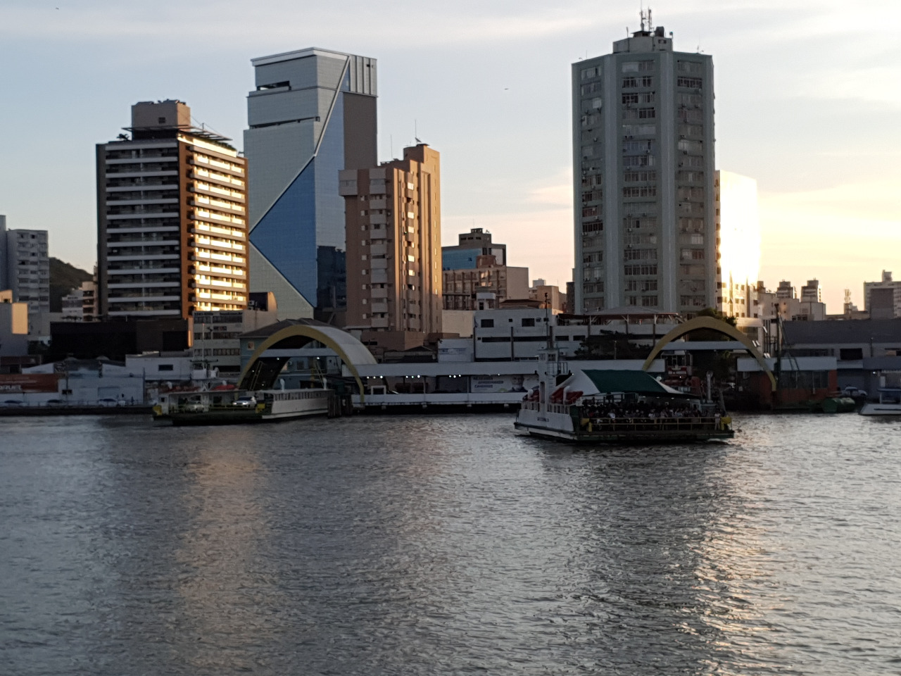 NA VALA: TRAVESSIA FLUVIAL ENTRE ITAJAÍ/NAVEGANTES FICA PARADA HOJE DAS 10H às 11H