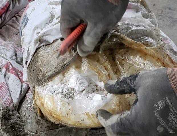 NA ARGAMASSA: PF APREENDE 935 QUILOS DE COCAÍNA NO PORTO DE ITAJAÍ