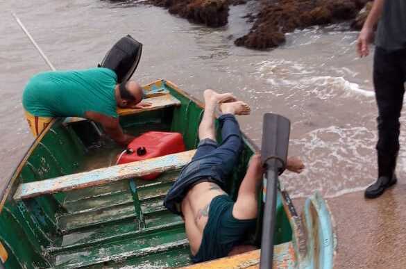 Penha: Corpo de homem é encontrado boiando entre o costão da praia do São Roque e a praia do Poá