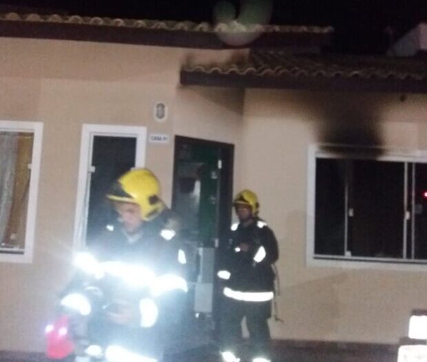 Barra Velha: Incêndio destrói parcialmente casa geminada na Quinta dos Açorianos