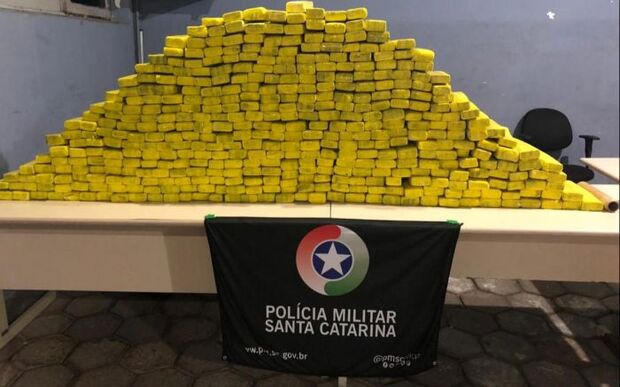 PM apreende cerca 400 quilos de maconha em BC e Itapema
