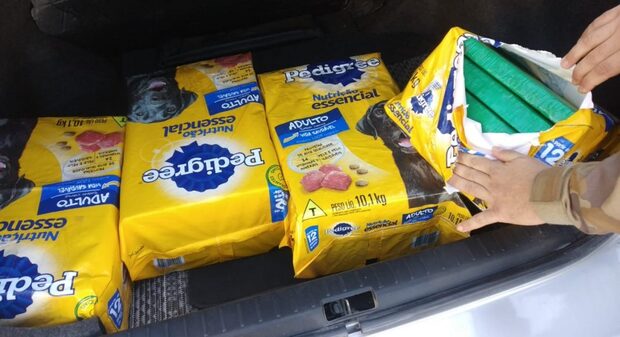 Pedigree: Polícia Militar apreende 60 quilos de maconha em saco de ração em Balneário Camboriú