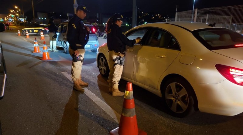 NO BAFO: PRF FLAGRA 284 MOTORISTAS DIRIGINDO SOB EFEITO DE ÁLCOOL EM SC