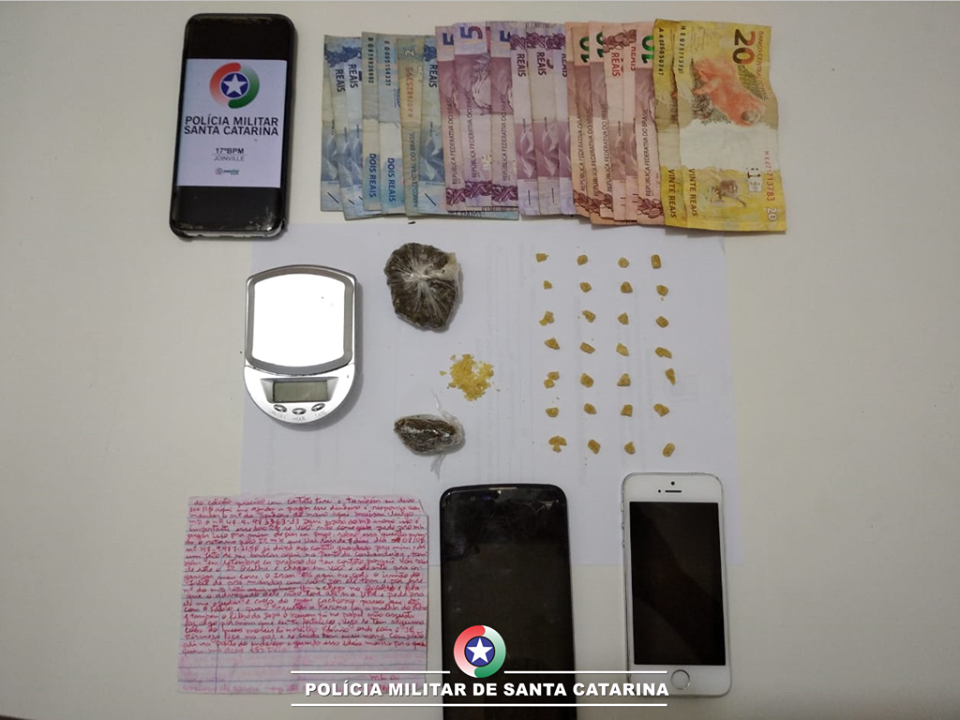FLAGRA: CASAL É PRESO NO BAIRRO SÃO CRISTÓVÃO EM BARRA VELHA POR TRÁFICO DE DROGAS