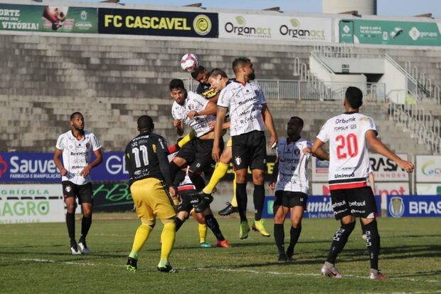 Série D: Após estar perdendo por 3 a 0 Joinville busca o empate contra o Cascavel na estreia