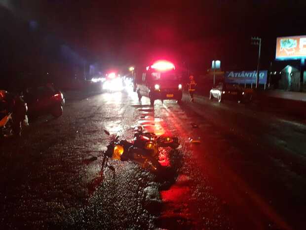 Navegantes: Acidente na BR-470 entre Pálio e moto CG Titan deixa motociclista em estado grave