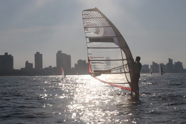 Balneário Piçarras: Windfest reúne dezenas de praticantes na Barra Sul