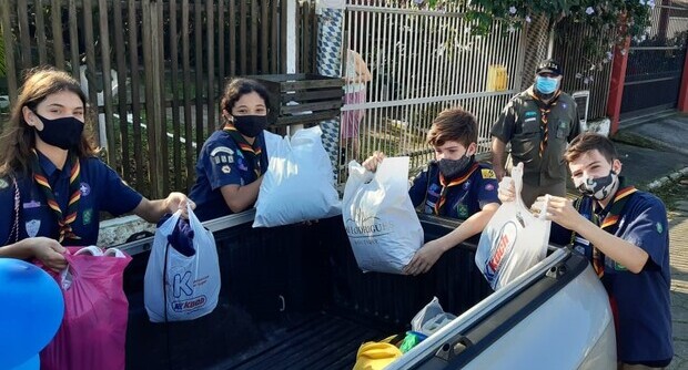 População de Penha exerce solidariedade em drive-thru da Campanha do Agasalho