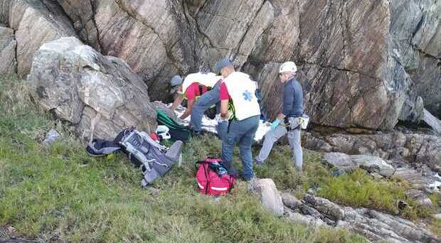 Penha: Homem cai ao fazer rapel na Ponta da Vigia e é resgatado pela aeronave Arcanjo 3