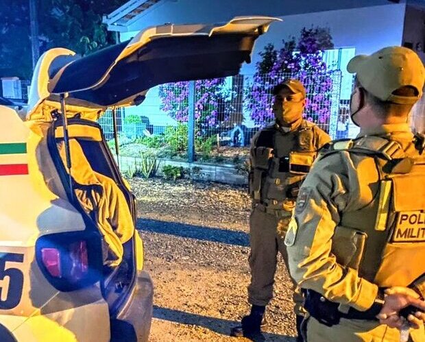 Penha: Traficante é preso com munições e cerca de 1 quilo e meio de maconha na Rua Curitiba