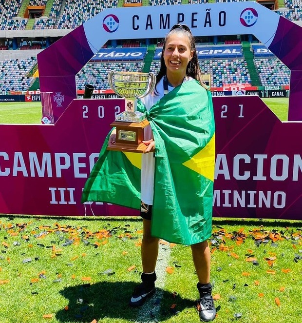 É campeã!!!! - A barravelhanse de coração Suelen Rodrigues é campeã portuguesa de futebol pelo Racing Power FC