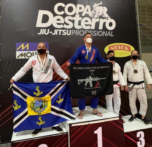 No Pódio: Lutador de Balneário Piçarras leva título de Jiu Jitsu em Florianópolis