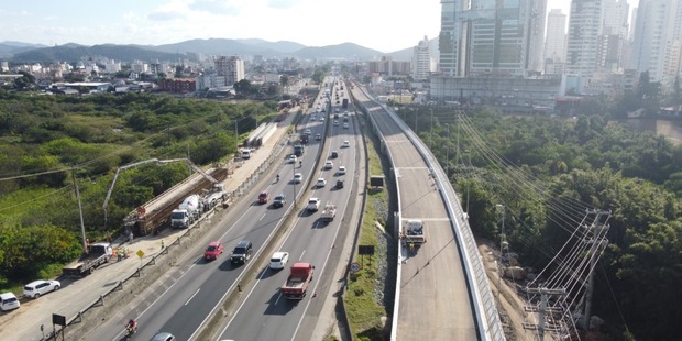 Na BR-101: Ponte sobre Rio Camboriú na marginal norte é liberada para o trânsito inaugurada