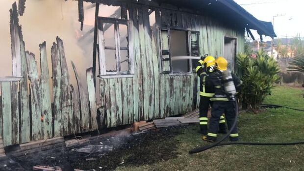 Itajaí registra dois incêndios em um intervalo de meia hora na noite de ontem